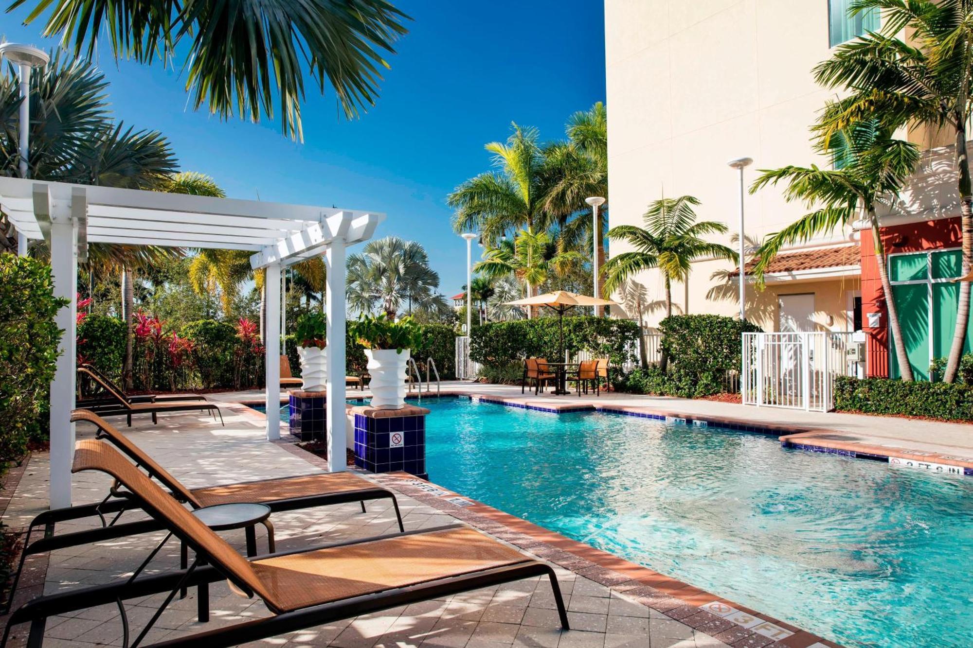 Courtyard By Marriott Miami