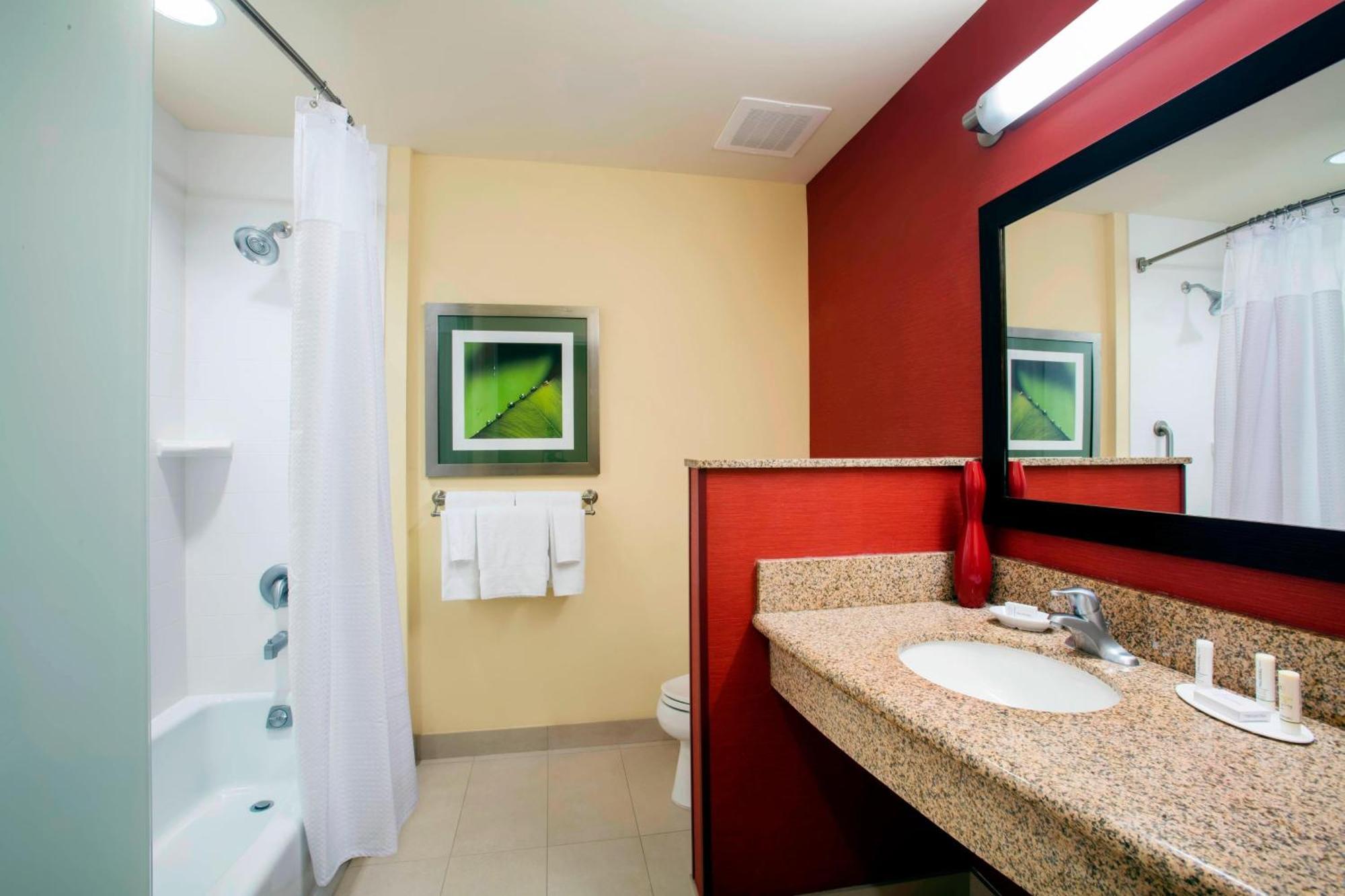 Courtyard By Marriott Miami Hotel