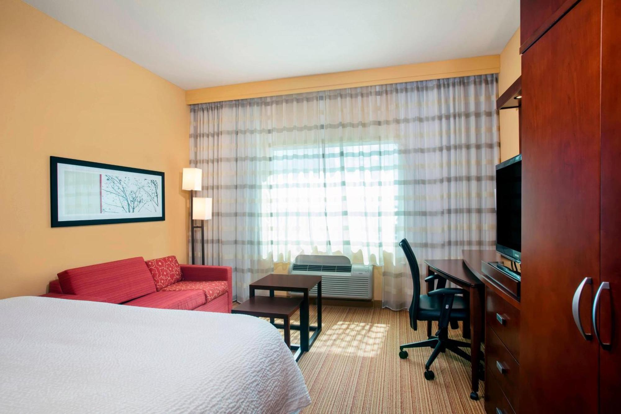 Courtyard By Marriott Miami Hotel
