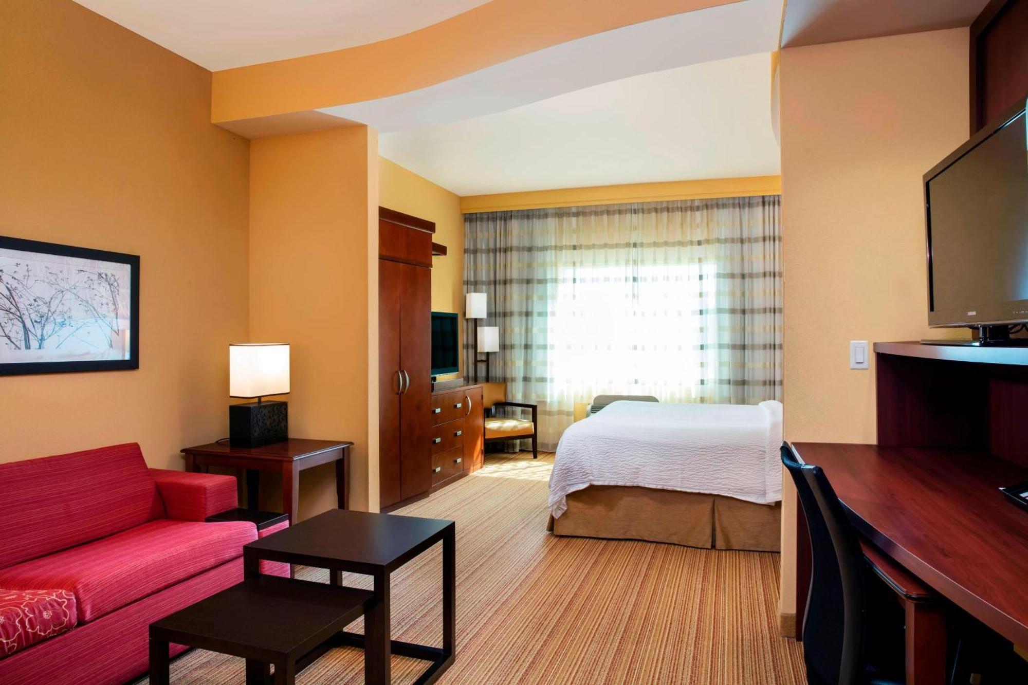 Courtyard By Marriott Miami Hotel