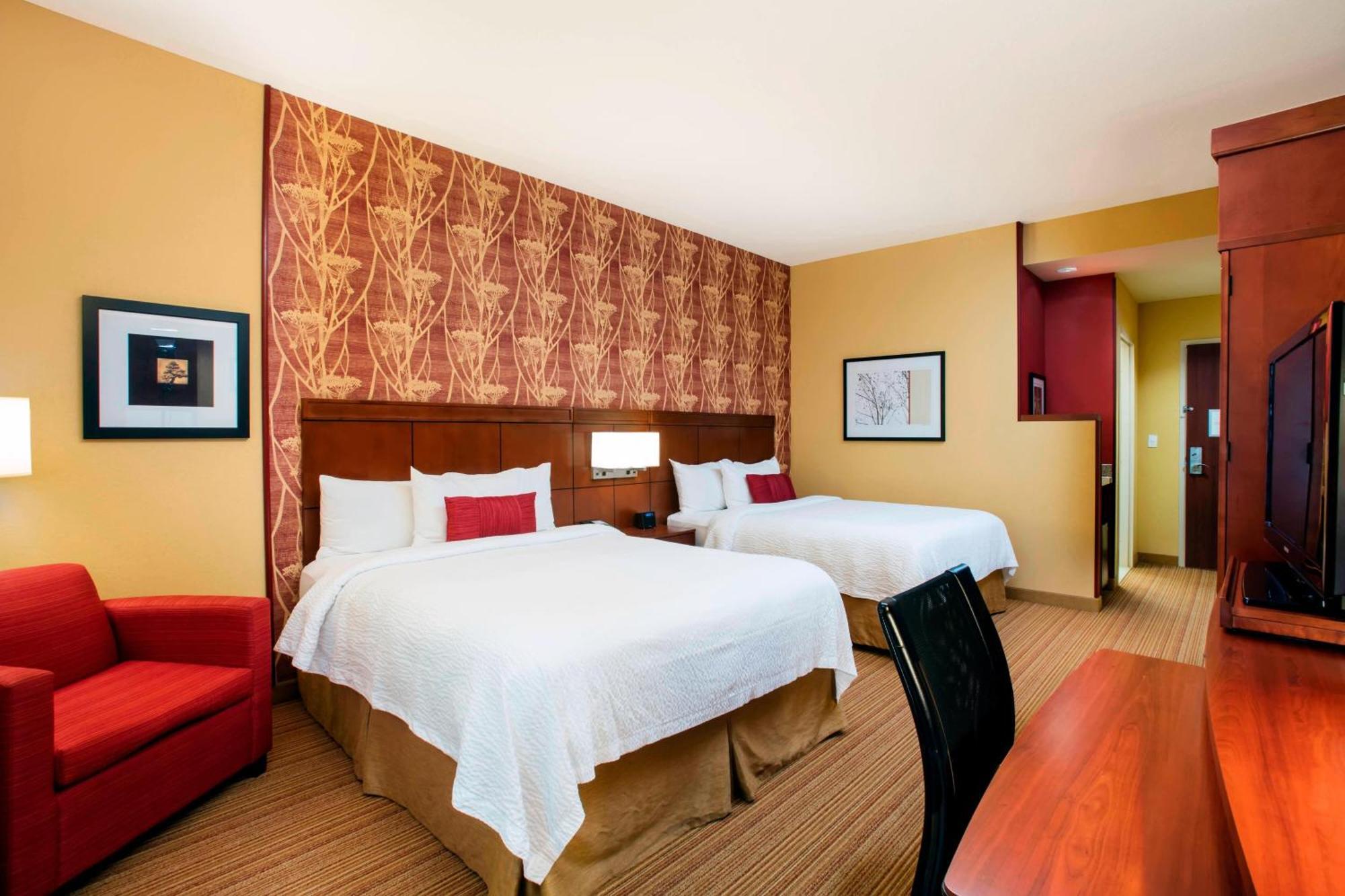 Courtyard By Marriott Miami